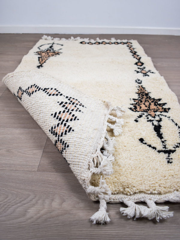 tapis berbere beni ouarain blanc symbole