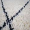 tapis berbere beni ouarain blanc matiere