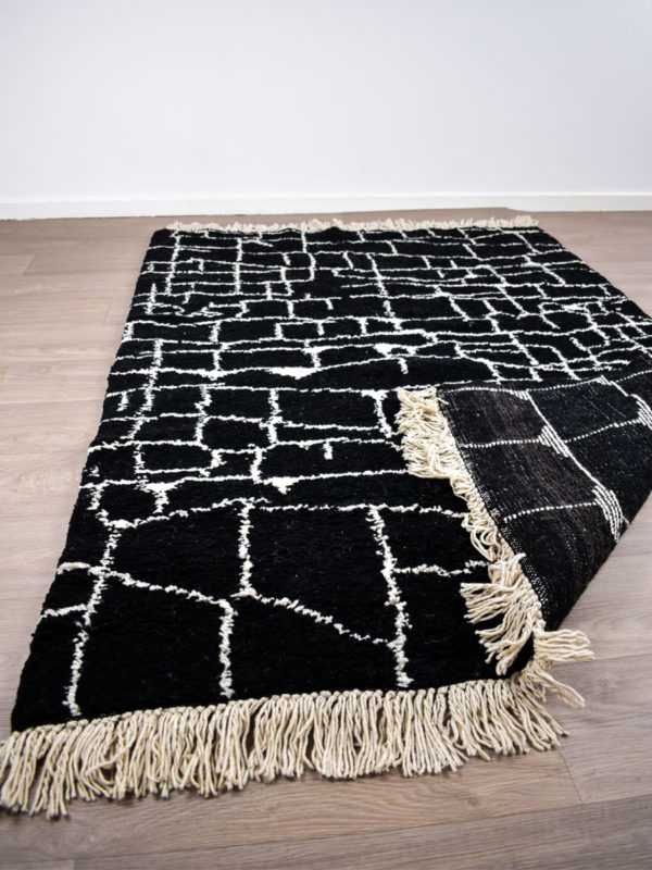 tapis berbere beni ouarain noir dos