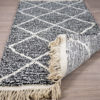 tapis berbere beni ouarain blanc et noir matiere