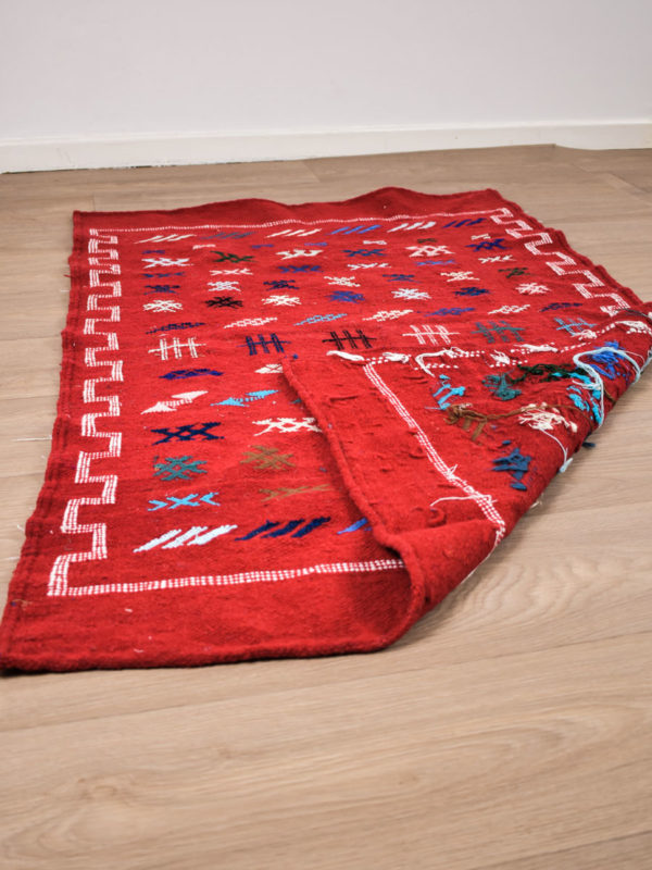 tapis berbere kilim rouge dos