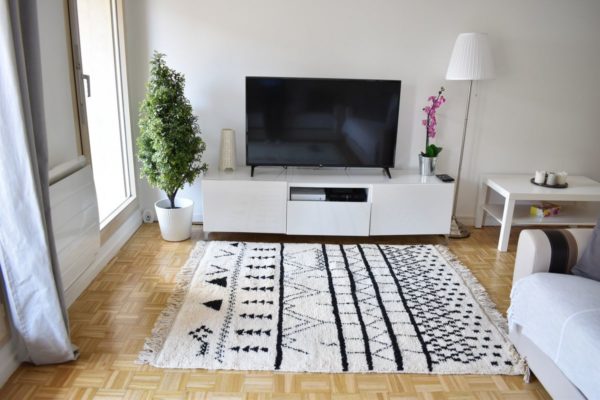 tapis berbere beni ouarain blanc noir