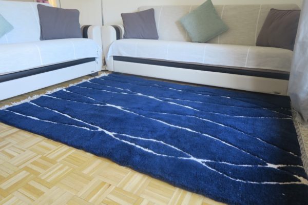 tapis berbere beni ourain bleu matiere