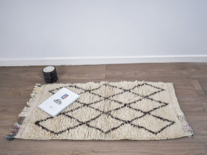 Tapis berbère Beni Ouarain Blanc avec motifs en losanges