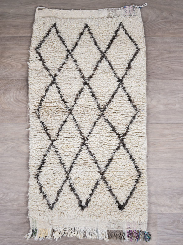 Tapis berbère Beni Ouarain Blanc avec motifs en losanges