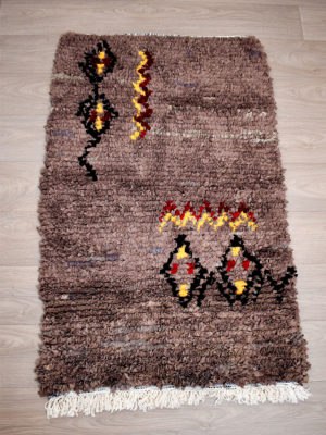 Tapis berbère Boucherouite Marron à motifs colorés