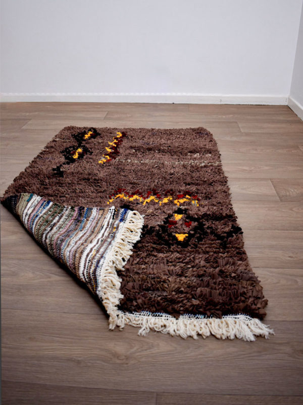 Tapis berbère Boucherouite Marron à motifs colorés