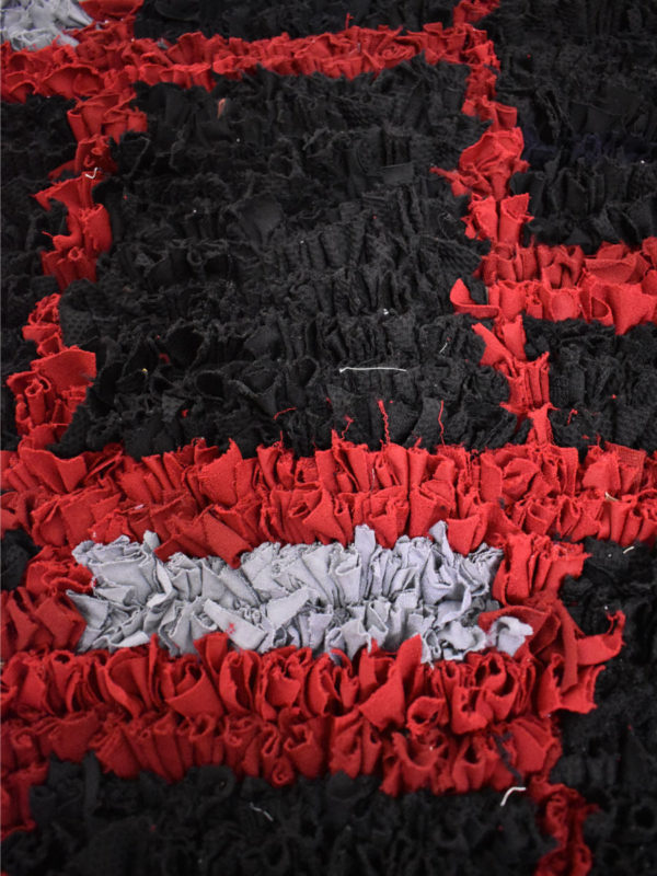 Tapis berbère Boucherouite Noirs, Gris & Rouge