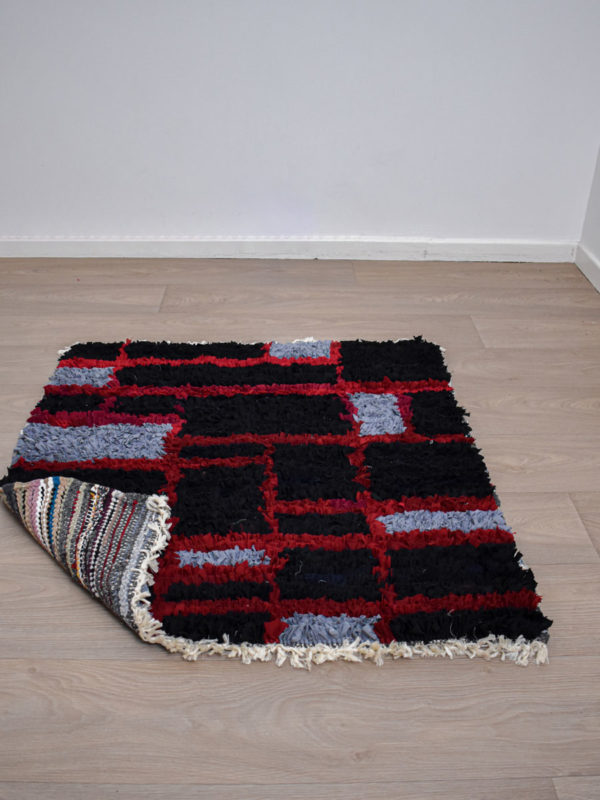 Tapis berbère Boucherouite Noirs, Gris & Rouge