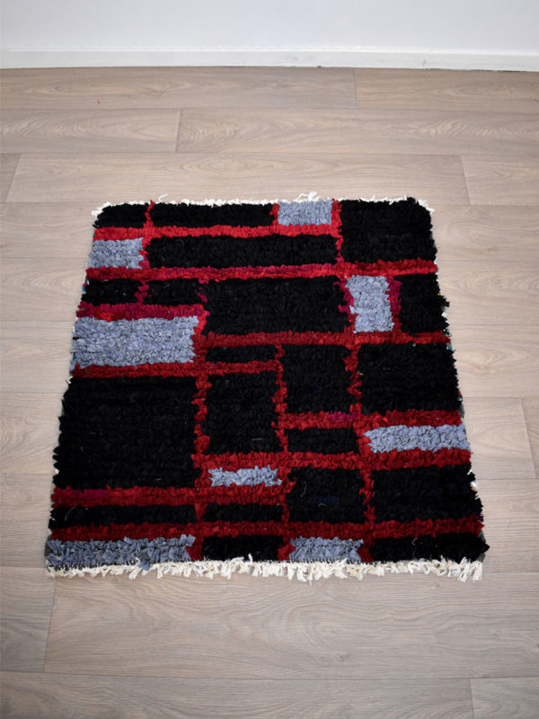 Tapis berbère Boucherouite Noirs, Gris & Rouge