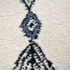 tapis berbere beni ouarain blanc noir Gris