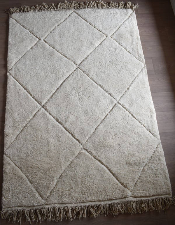 Tapis_Berbere_Beni Ouarain_TBO62_Blanc avec Motif losanges