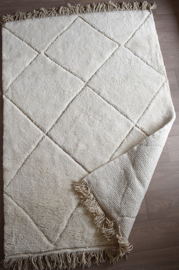 Tapis_Berbere_Beni Ouarain_TBO62_Blanc avec Motif losanges
