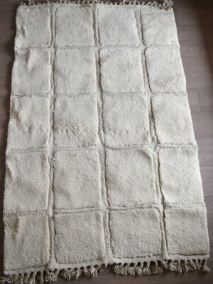 Tapis_Berbere_Beni Ouarain_TBO63_Blanc avec Motif carrés