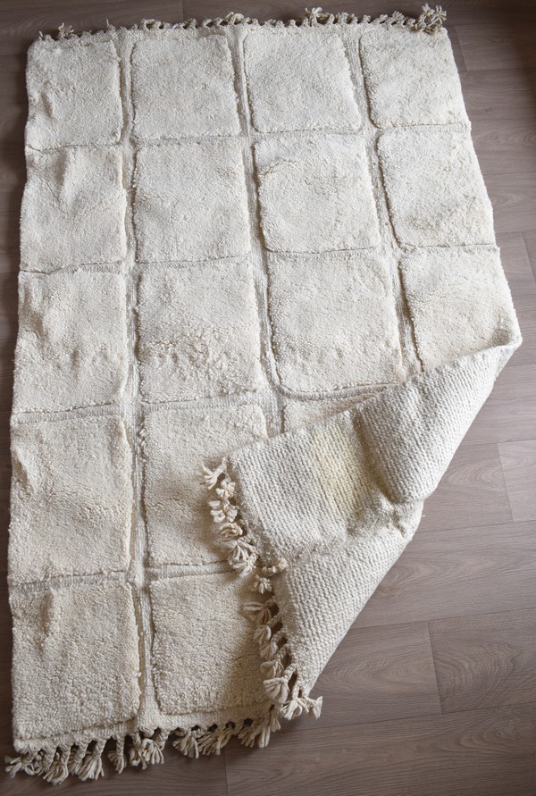 Tapis_Berbere_Beni Ouarain_TBO63_Blanc avec Motif carrés