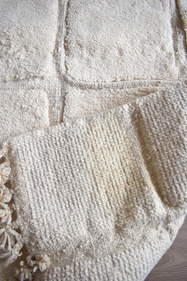 Tapis_Berbere_Beni Ouarain_TBO63_Blanc avec Motif carrés