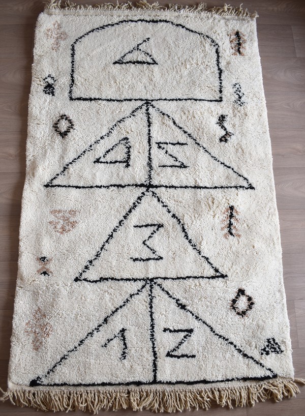 Tapis_Berbere_Beni Ouarain_TBO64_Blanc avec Motif marelle