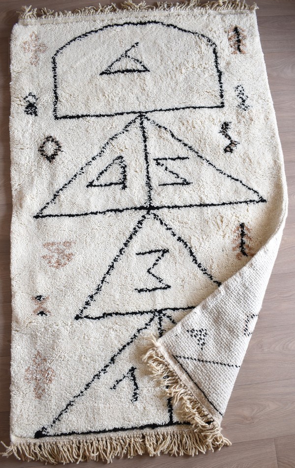 Tapis_Berbere_Beni Ouarain_TBO64_Blanc avec Motif marelle